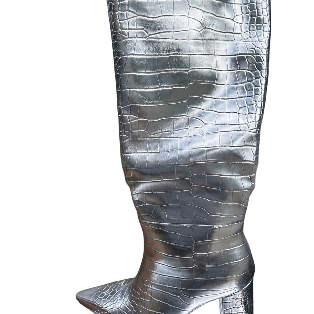 Brand NEW never been worn knee high boots, size 9